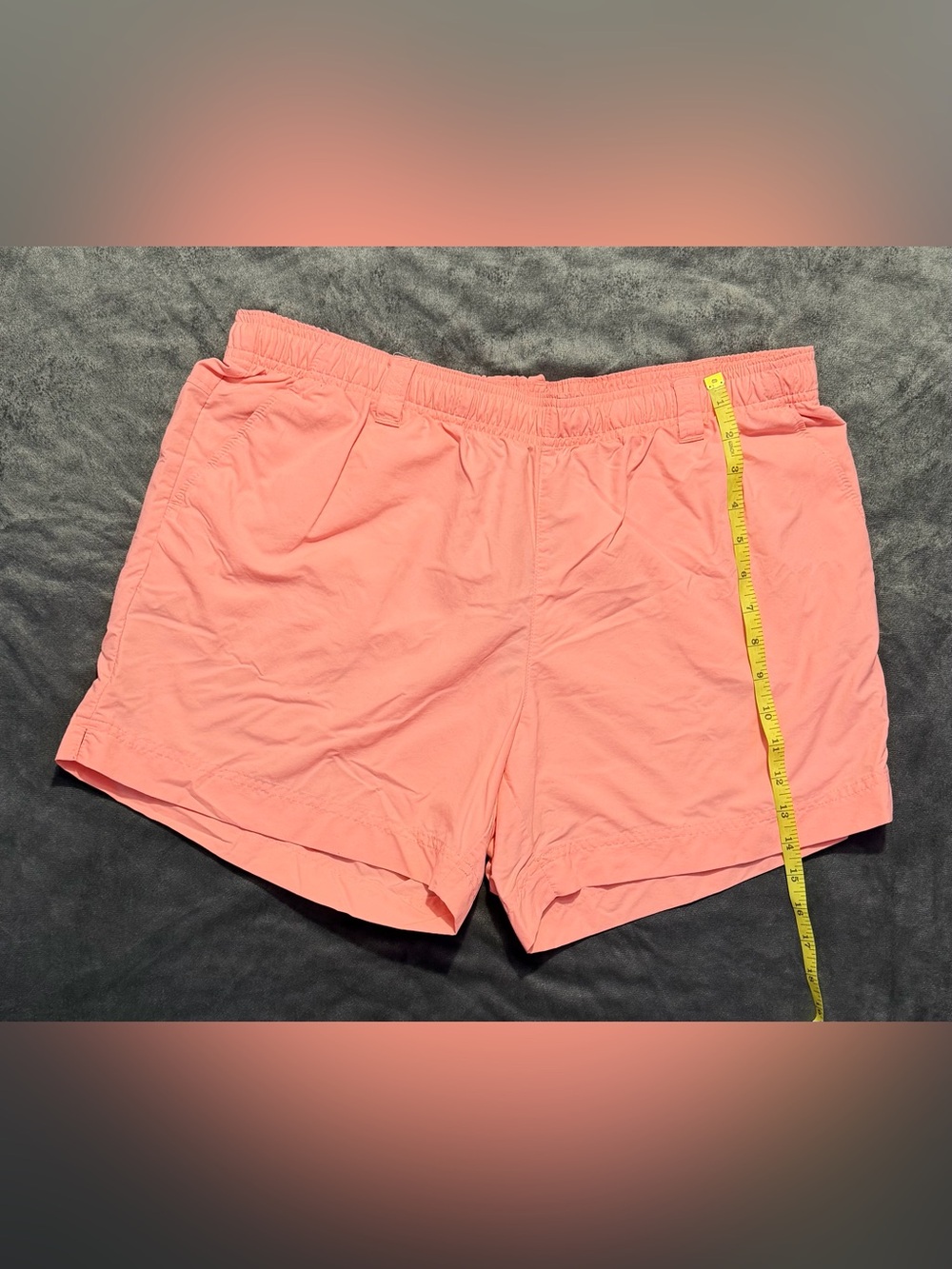 Women’s Columbia PFG Shorts SIZE LARGE Pink